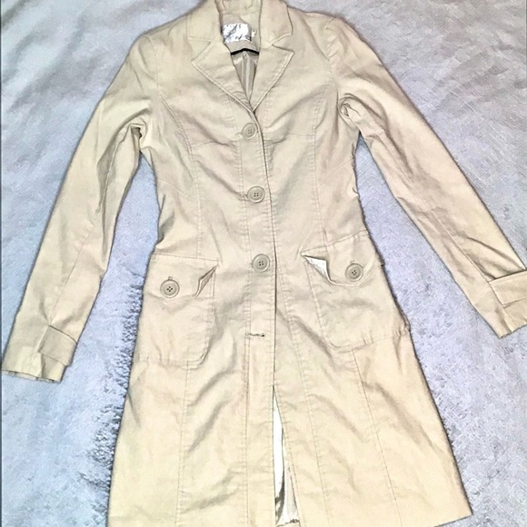 Dynamite Jackets & Blazers - Dynamite Cream Trench Coat Size 1 Pre-Loved Barely Worn Lined Inside